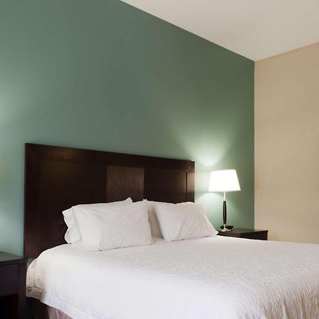 Hampton Inn North Brunswick Nj Bagian luar foto