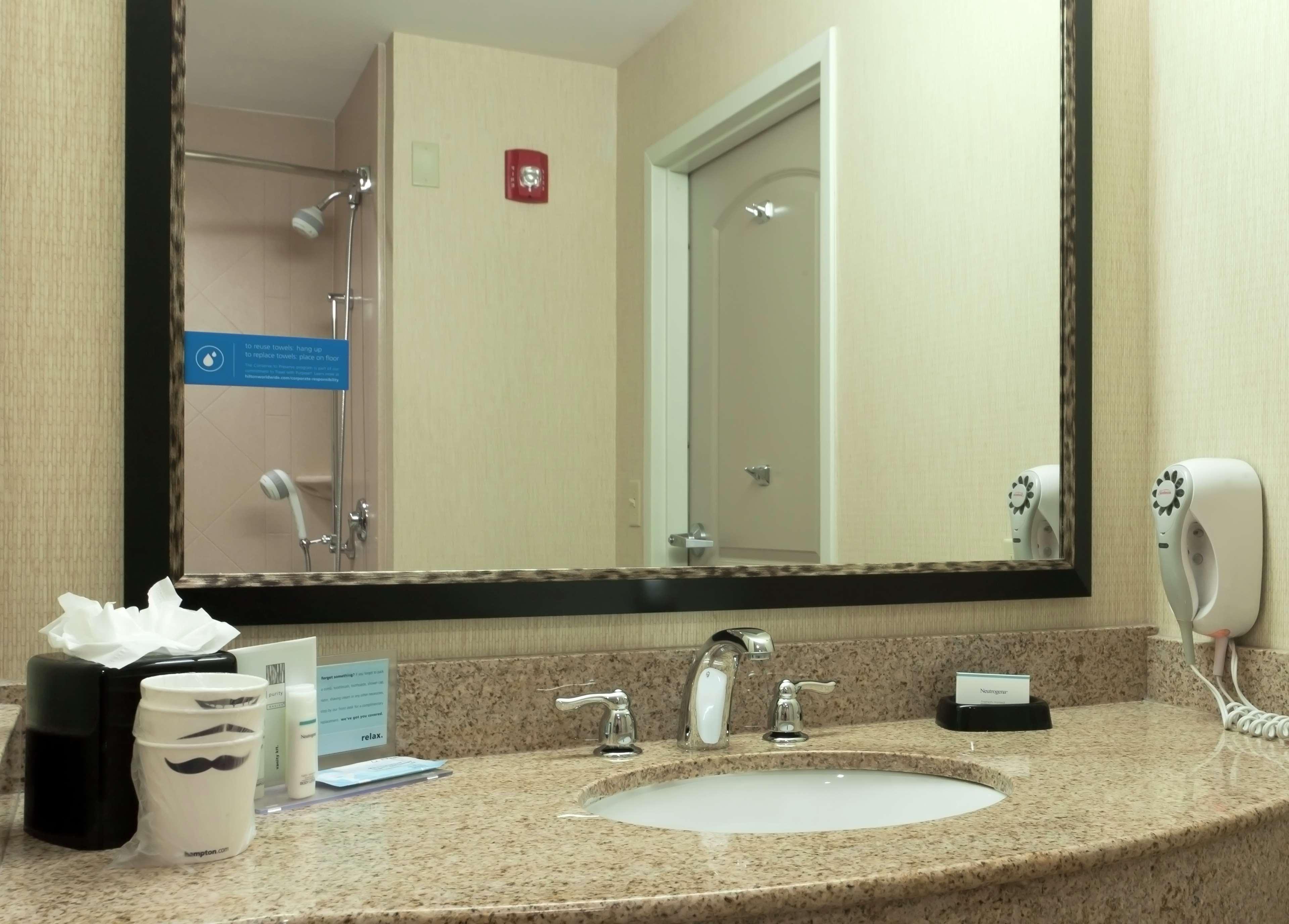Hampton Inn North Brunswick Nj Bagian luar foto