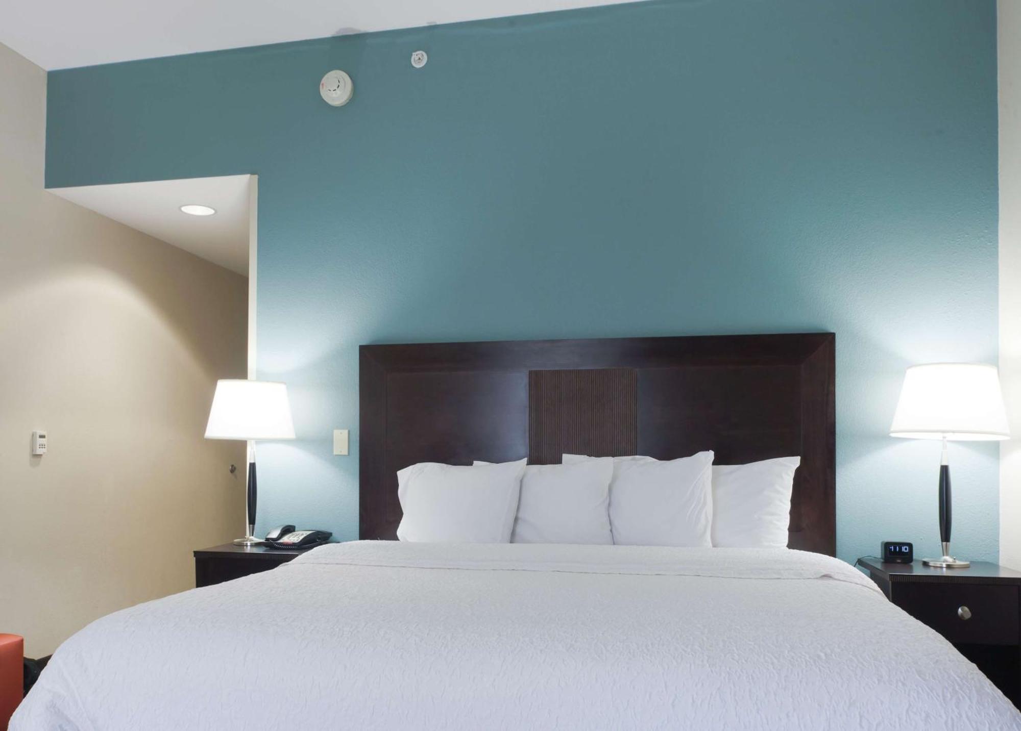 Hampton Inn North Brunswick Nj Bagian luar foto