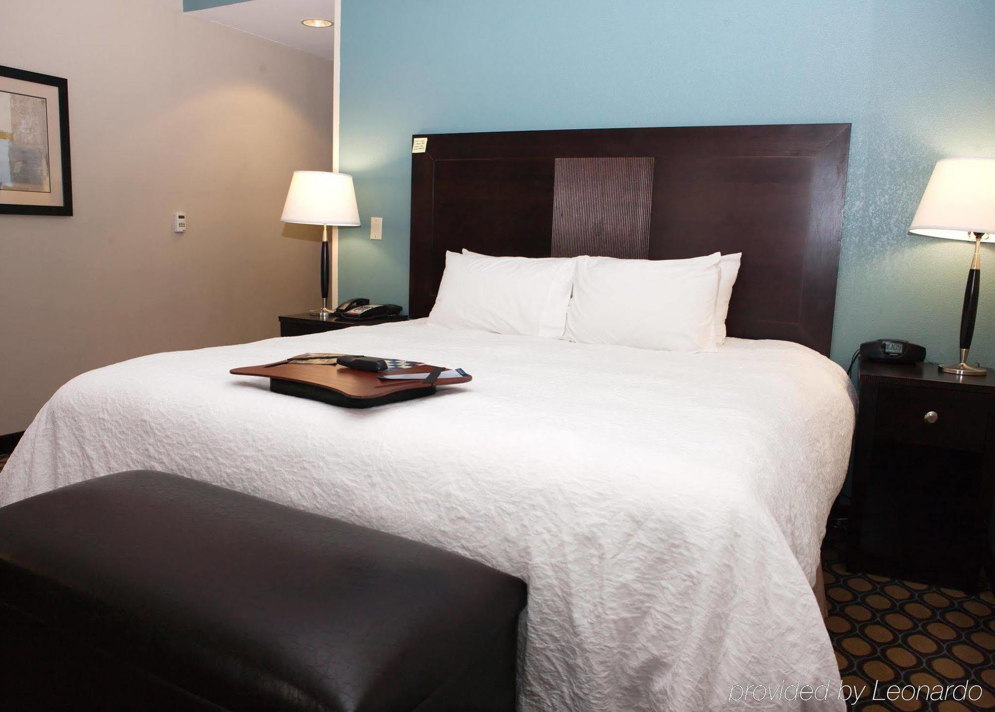 Hampton Inn North Brunswick Nj Bagian luar foto