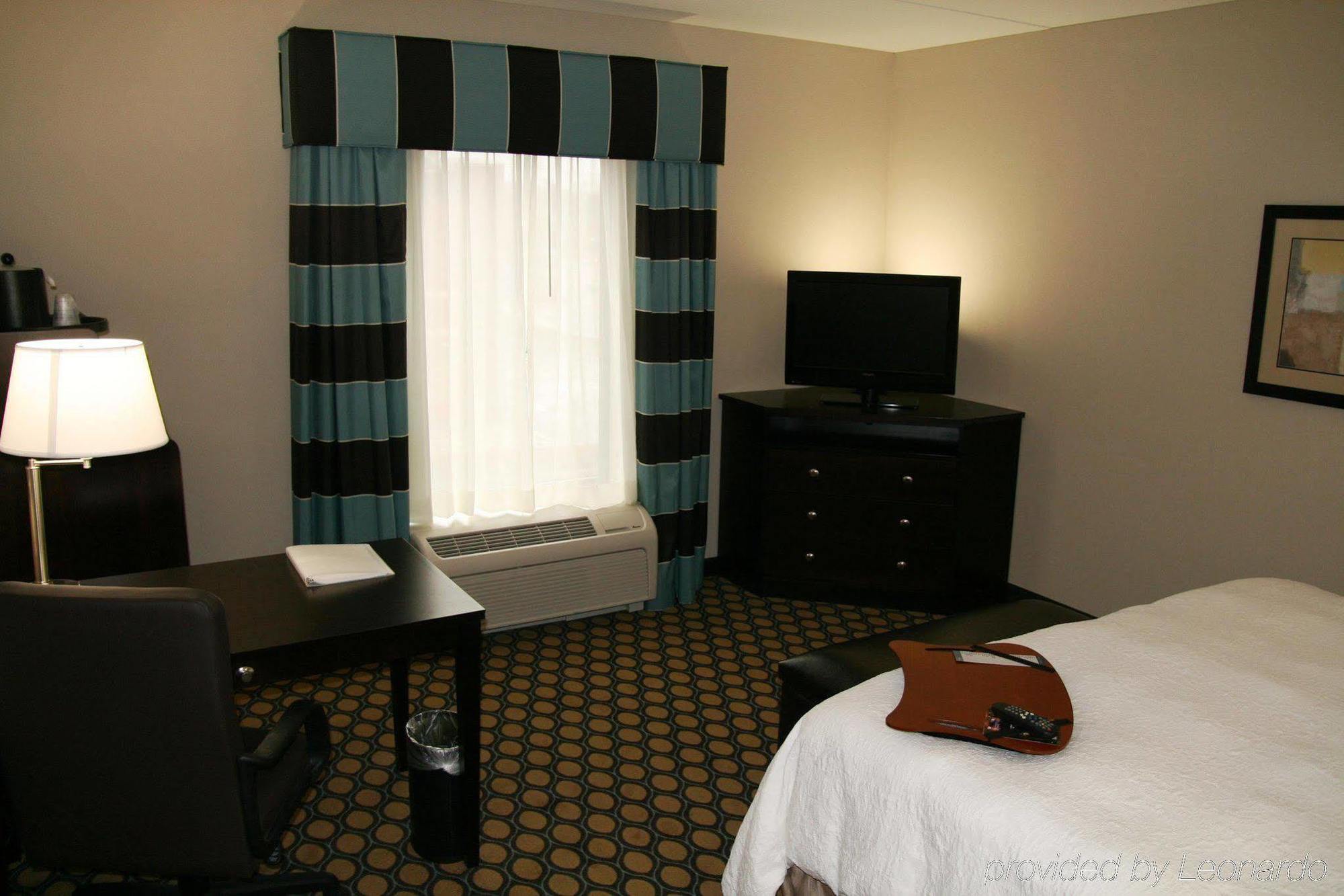 Hampton Inn North Brunswick Nj Bagian luar foto