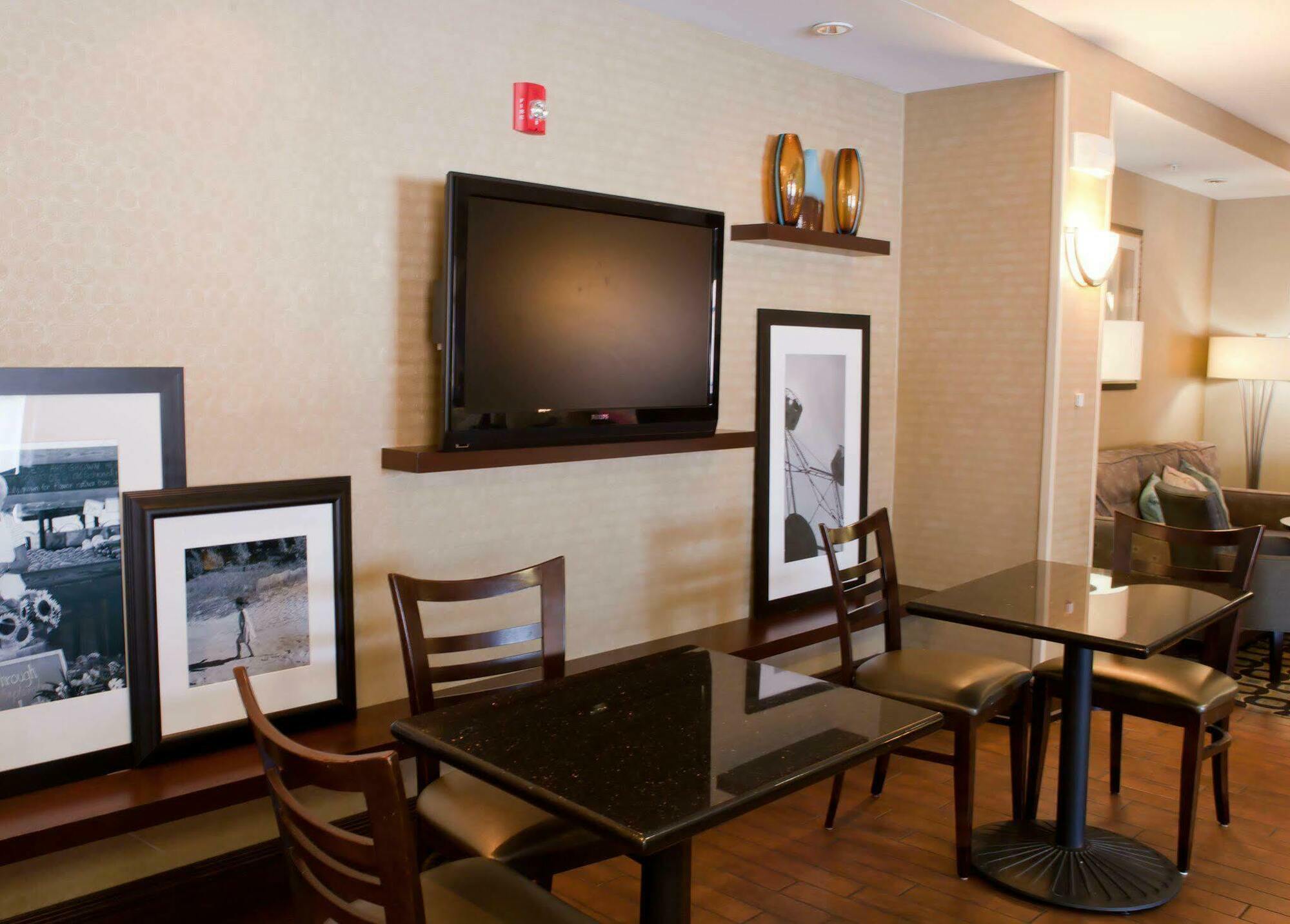 Hampton Inn North Brunswick Nj Bagian luar foto