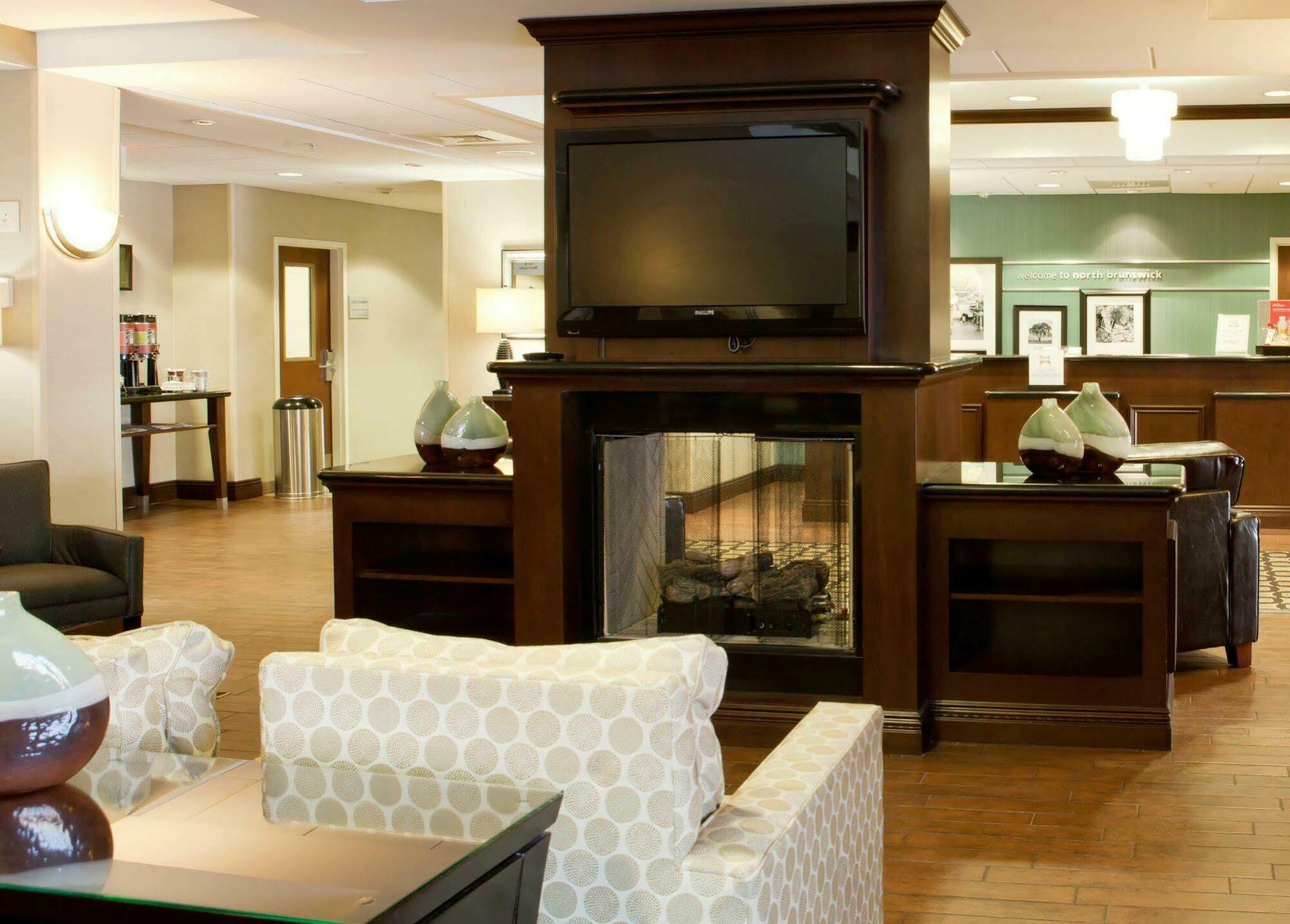 Hampton Inn North Brunswick Nj Bagian luar foto