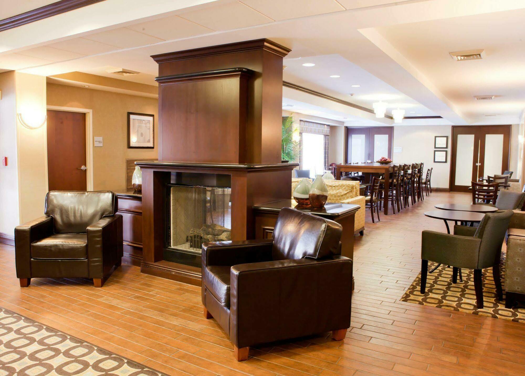 Hampton Inn North Brunswick Nj Bagian luar foto