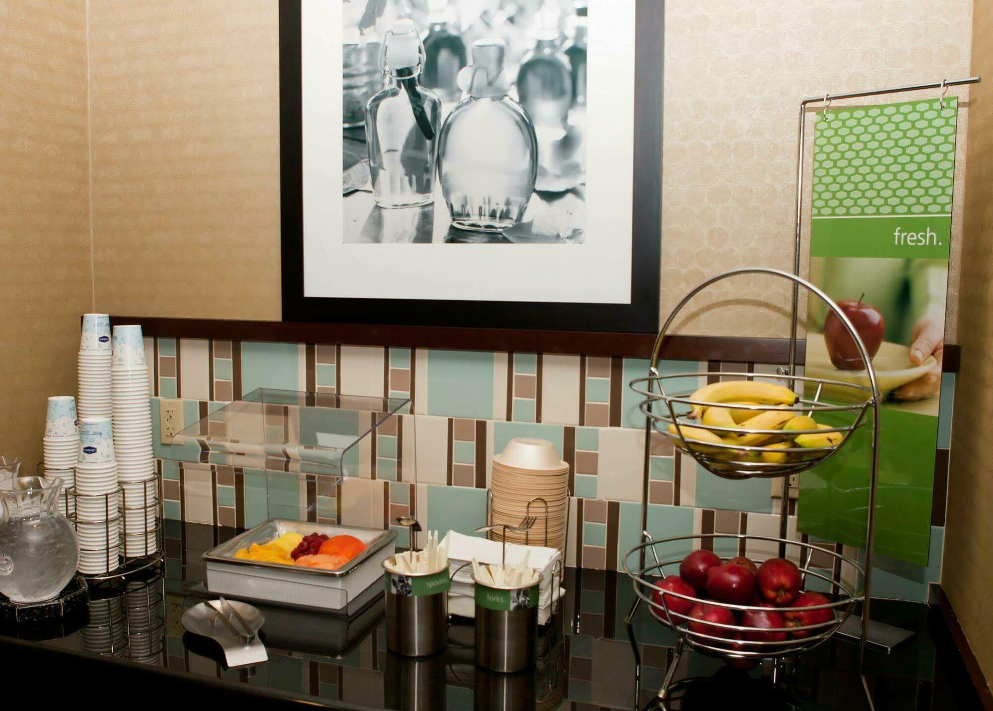 Hampton Inn North Brunswick Nj Bagian luar foto