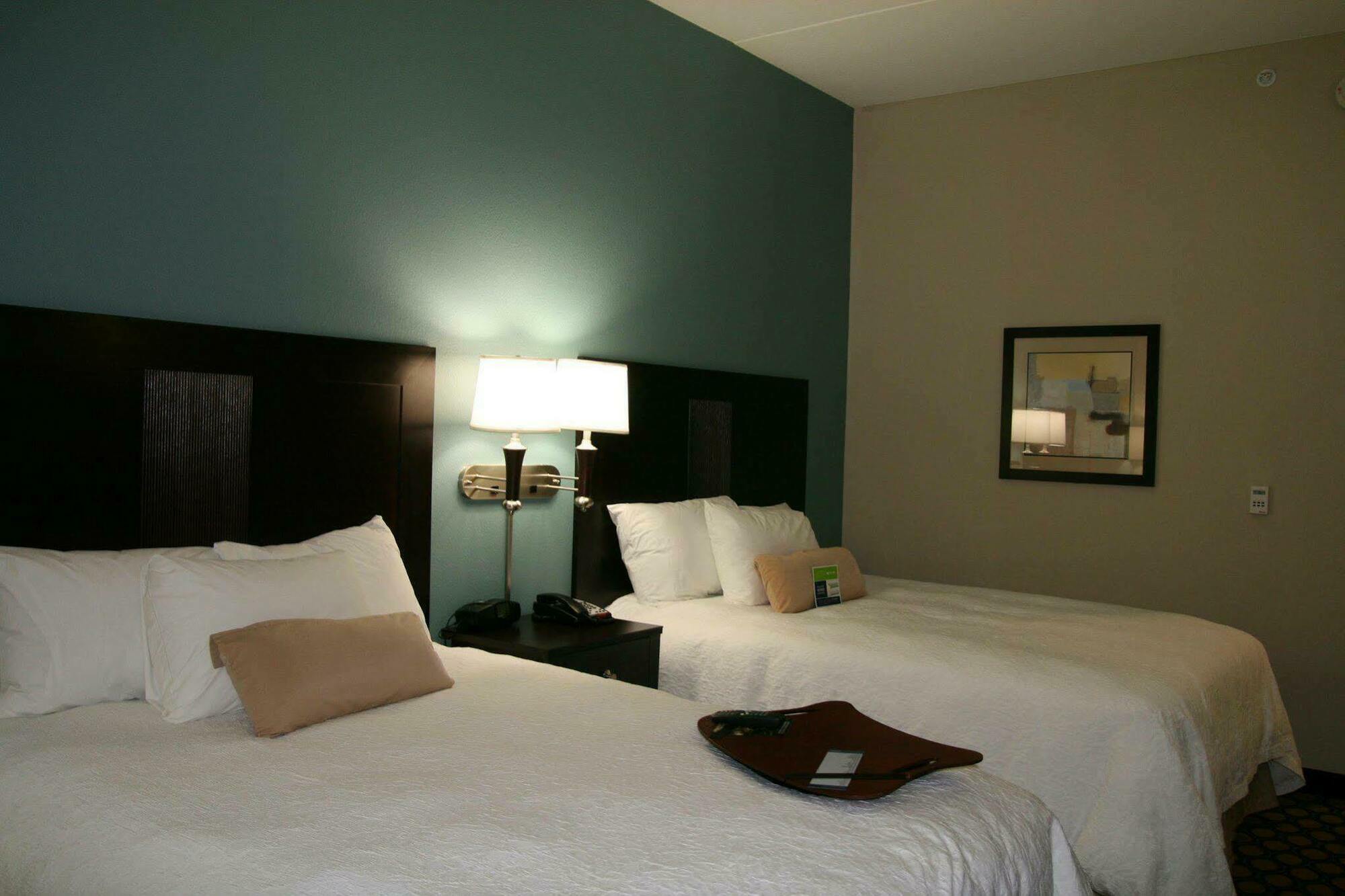 Hampton Inn North Brunswick Nj Bagian luar foto